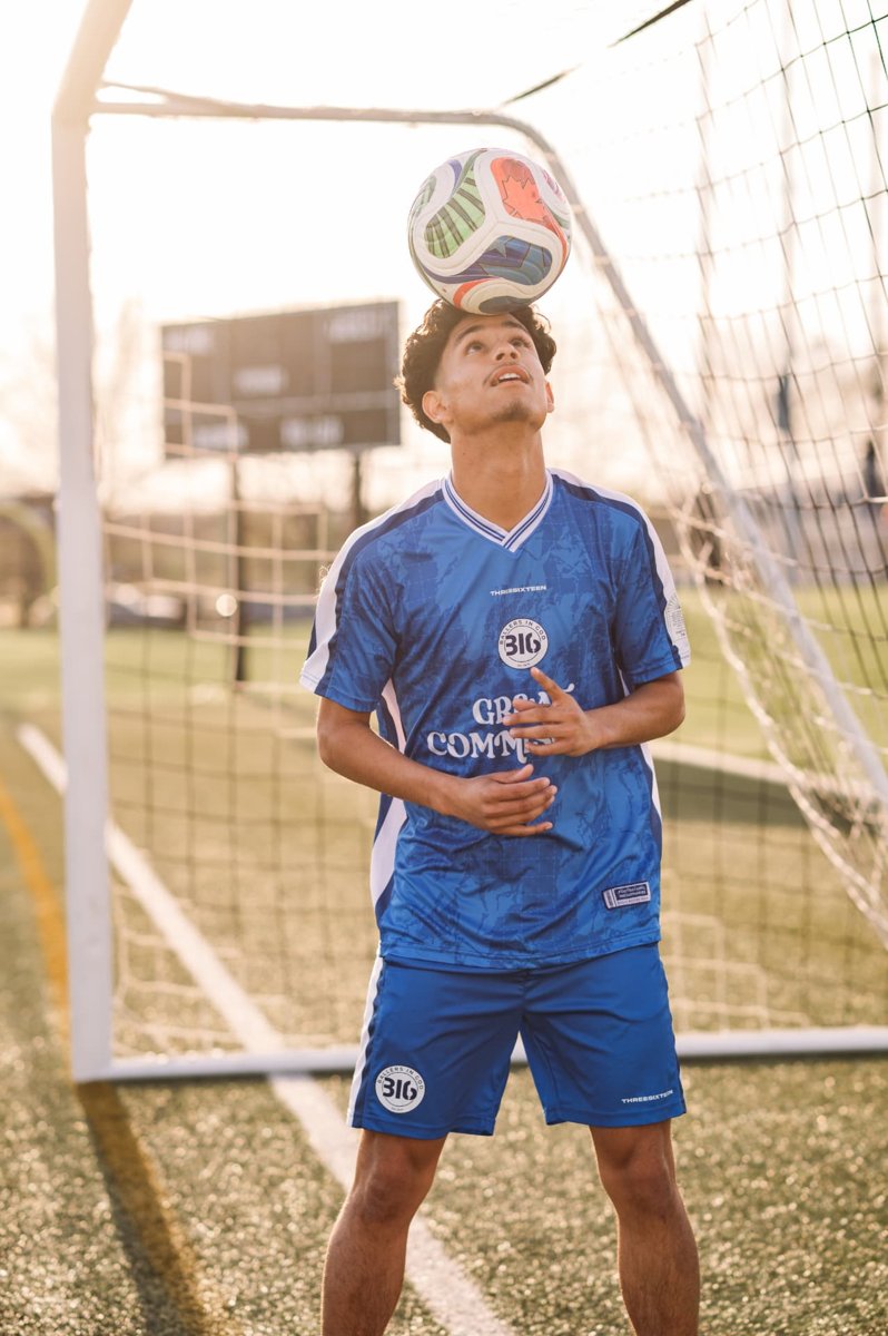 Senior soccer player balancing a ball on his head at the goal — seniors photography in the Kansas City area