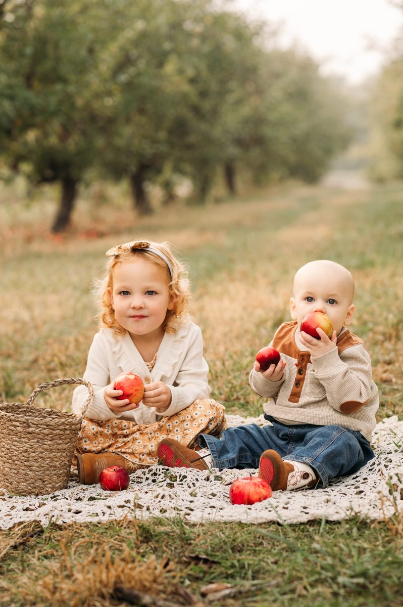 Rachel Cherry Photography family session in warm natural light near Kansas City — family photography in the Kansas City area